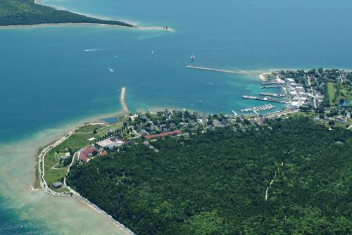 Mackinac Island & Harbor N-S